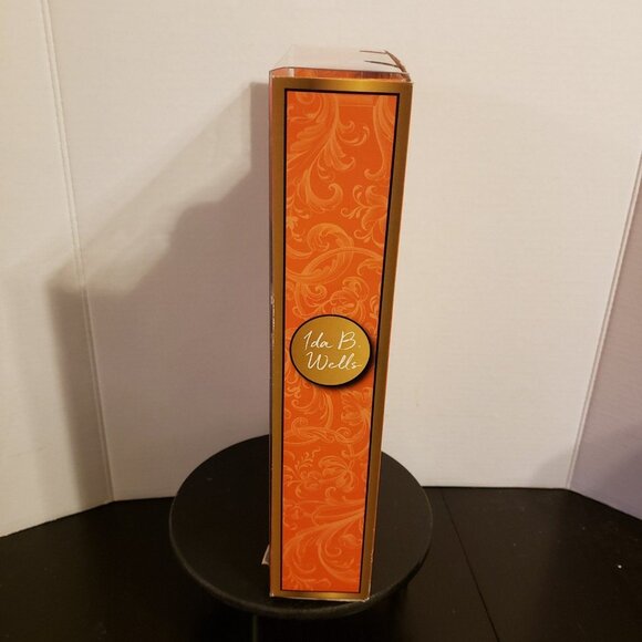 Ida B. Wells Barbie Signature Inspiring Women Series doll - Picture 4 of 7